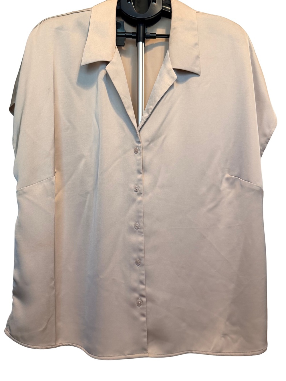 Ava & Viv Satin Cap-Sleeve Button Front Shirt 1X